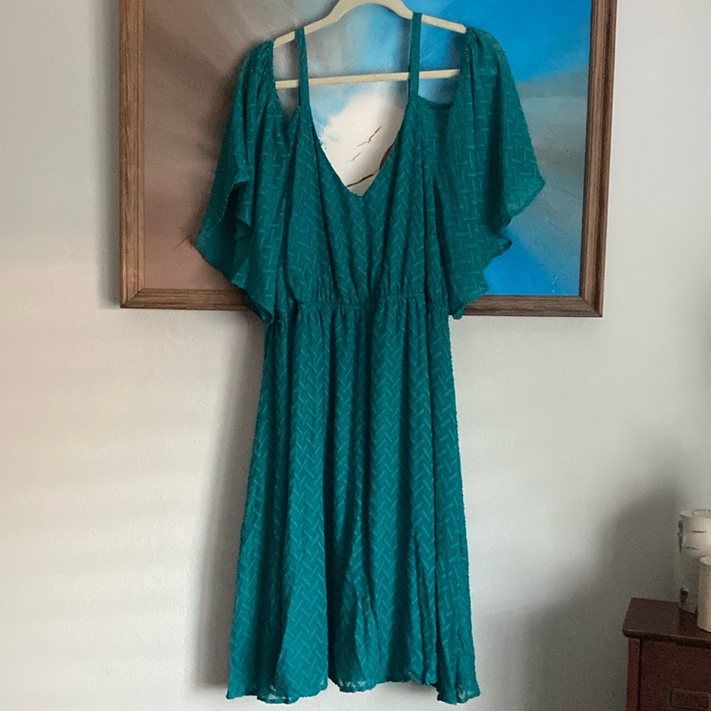 Cute and Breezy Peek a Boo Shoulder Dress Turquoise Teal Torrid Sz 4
